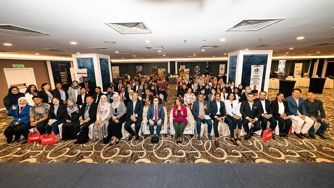 Sesi Kick off 2025 group photo